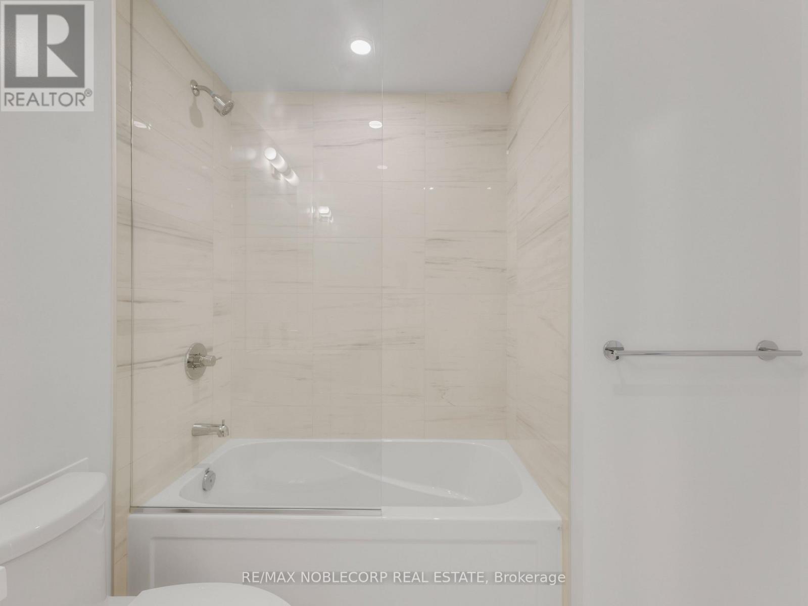 5012 - 225 Commerce Street, Vaughan, ON - Indoor Photo Showing Bathroom