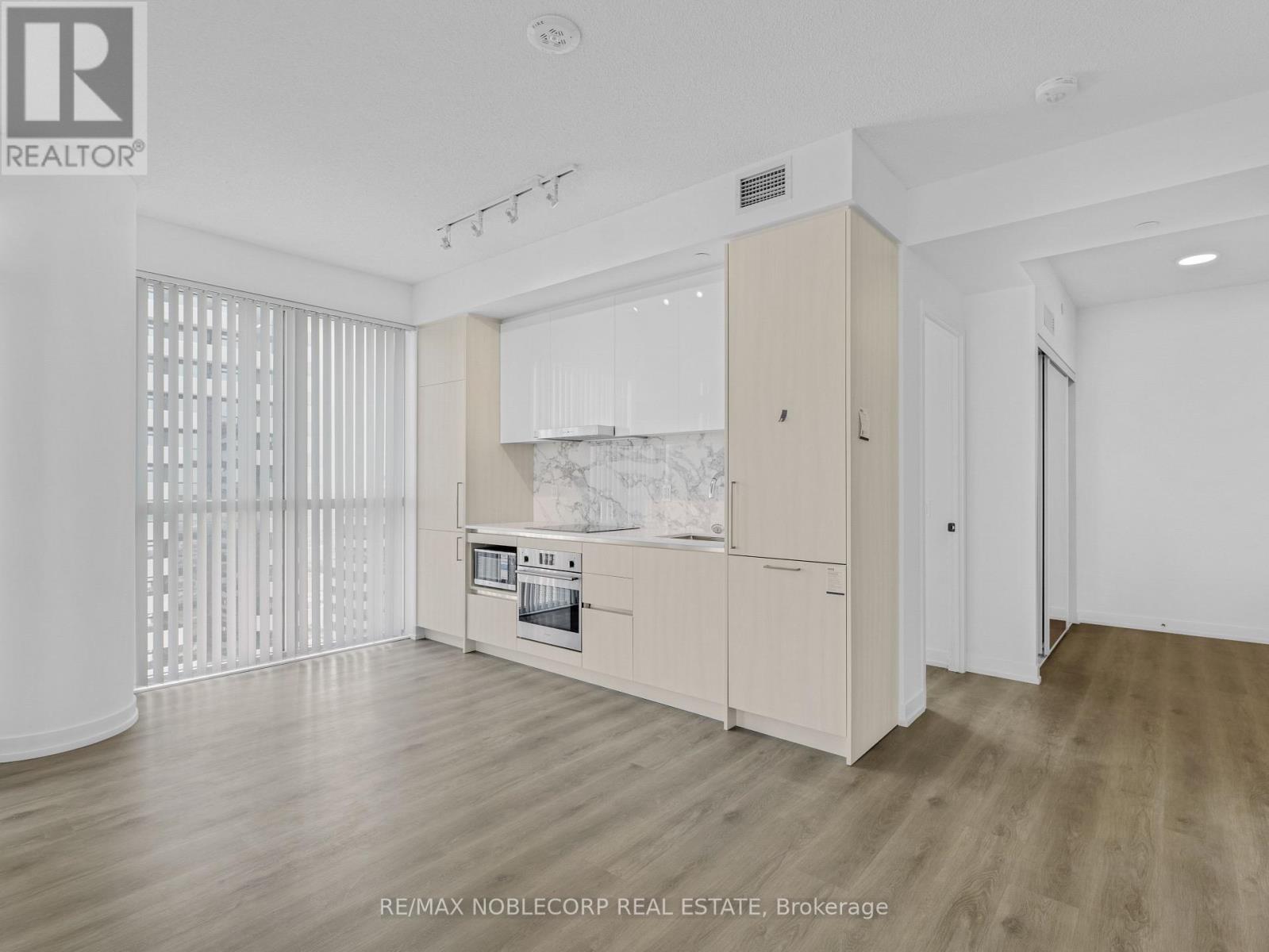 5012 - 225 Commerce Street, Vaughan, ON - Indoor