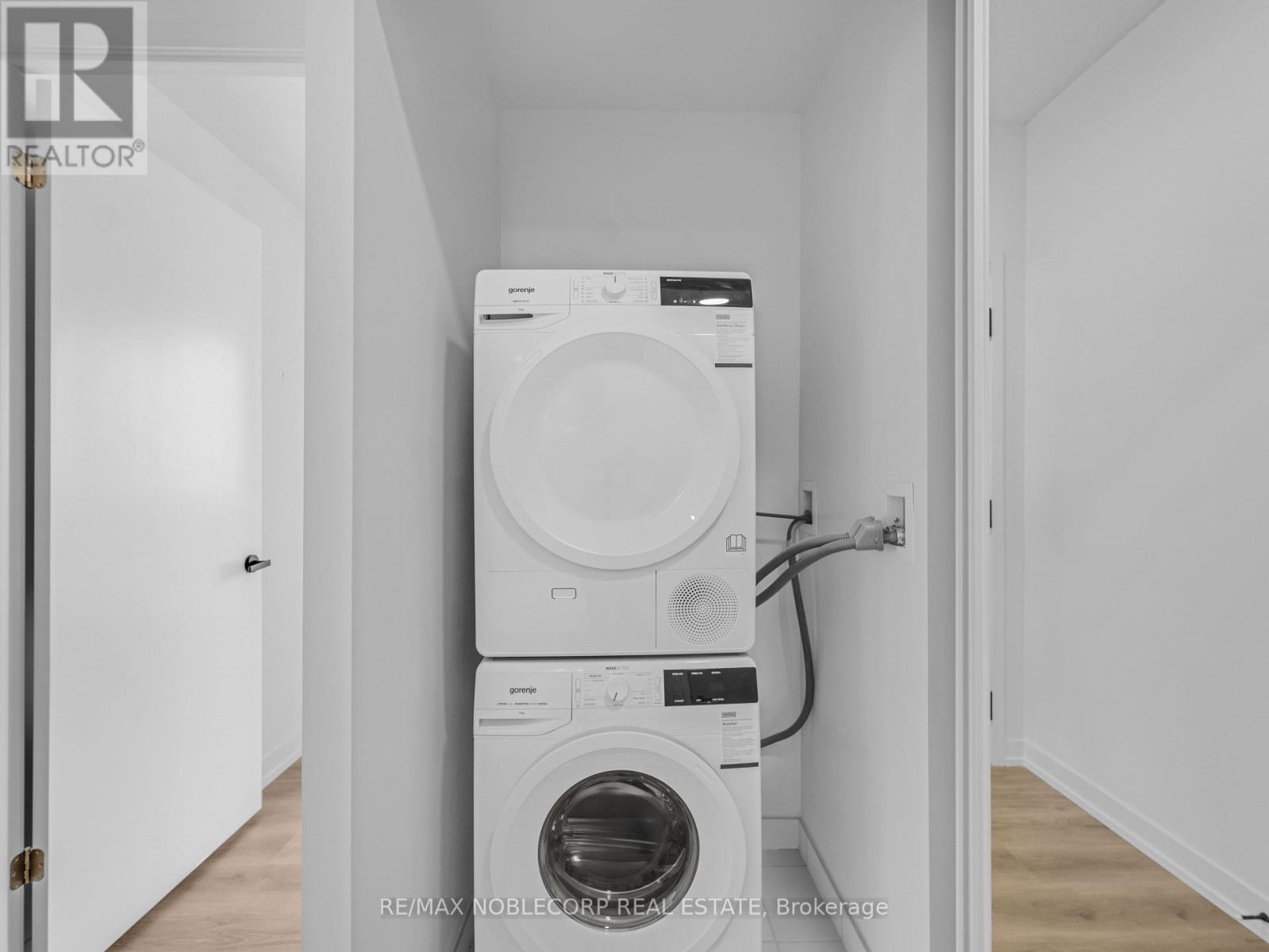5012 - 225 Commerce Street, Vaughan, ON - Indoor Photo Showing Laundry Room