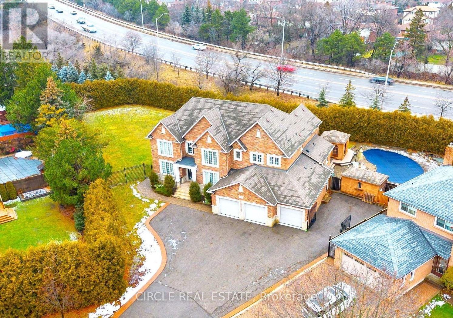 2489 Olinda Court, Mississauga, ON - Outdoor