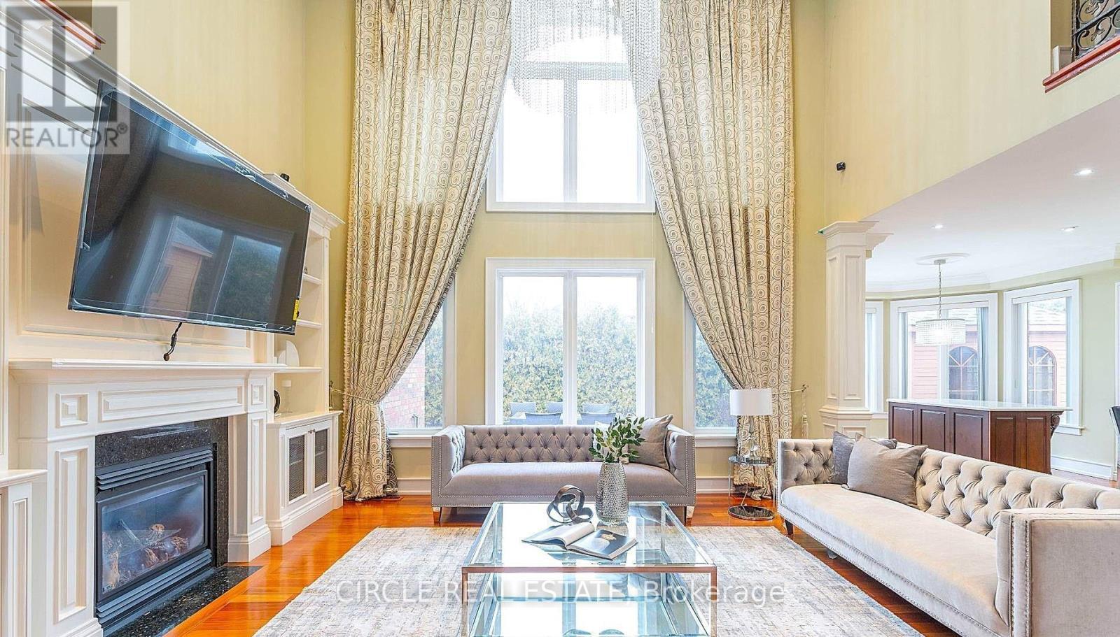 2489 Olinda Court, Mississauga, ON - Indoor Photo Showing Living Room With Fireplace