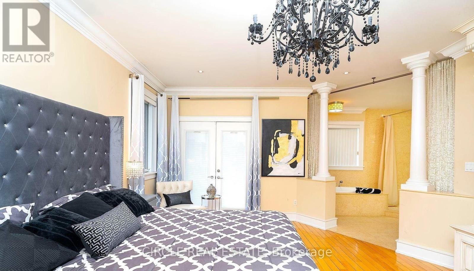 2489 Olinda Court, Mississauga, ON - Indoor Photo Showing Bedroom