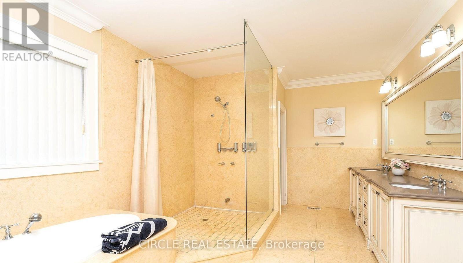 2489 Olinda Court, Mississauga, ON - Indoor Photo Showing Bathroom