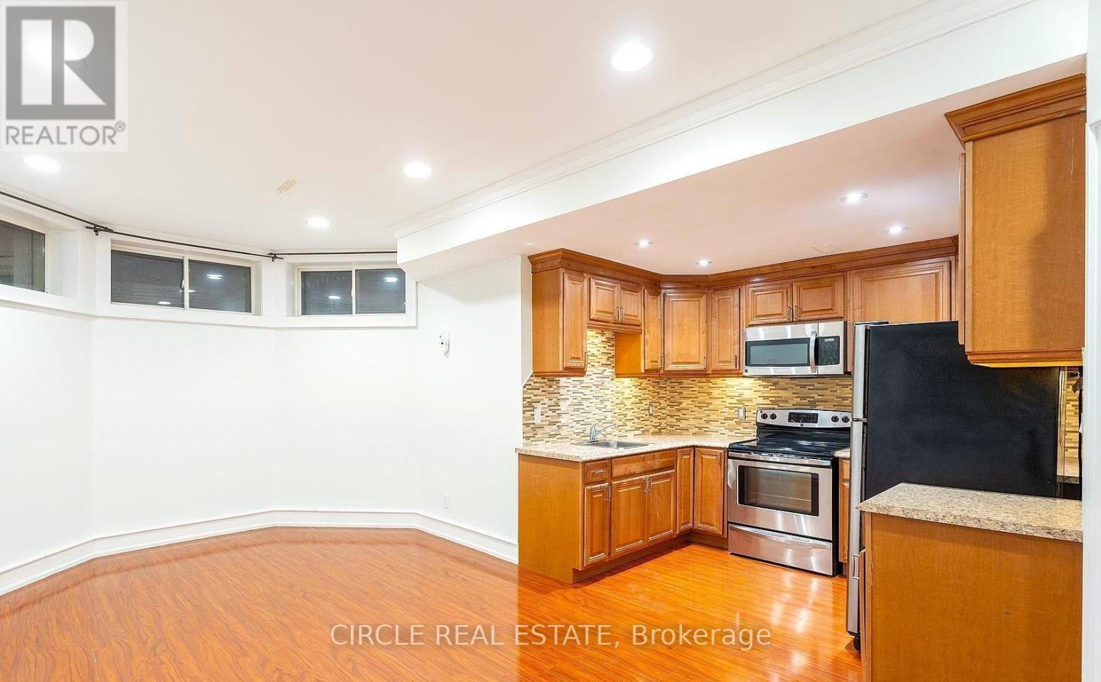 2489 Olinda Court, Mississauga, ON - Indoor Photo Showing Kitchen