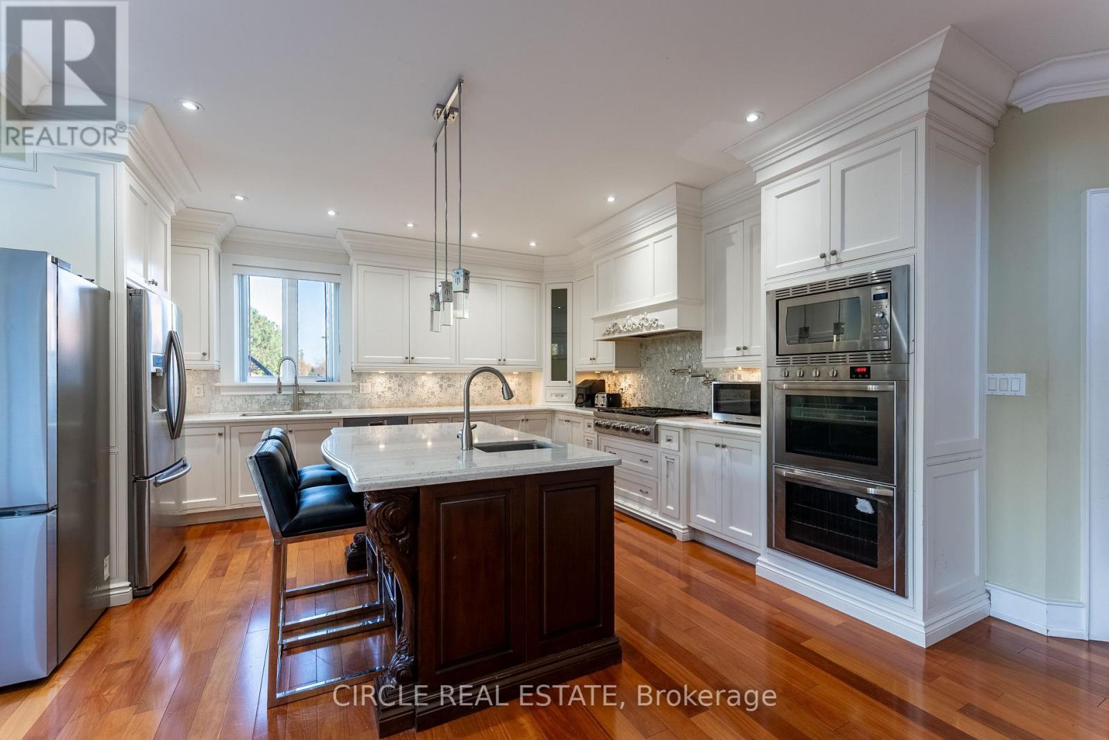 2489 Olinda Court, Mississauga, ON - Indoor Photo Showing Kitchen With Upgraded Kitchen