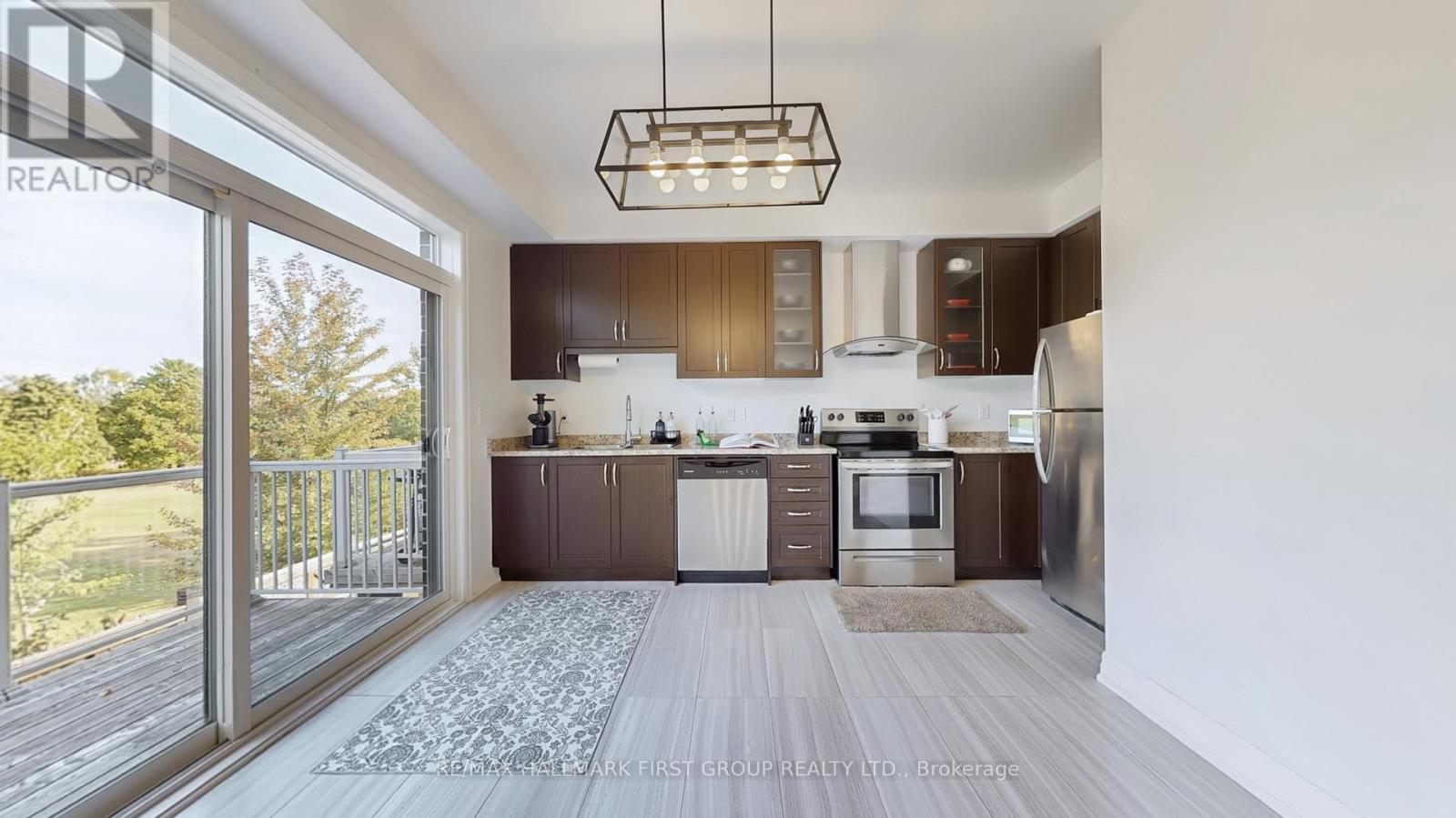 2 - 384 Arctic Red Drive, Oshawa, ON - Indoor Photo Showing Kitchen