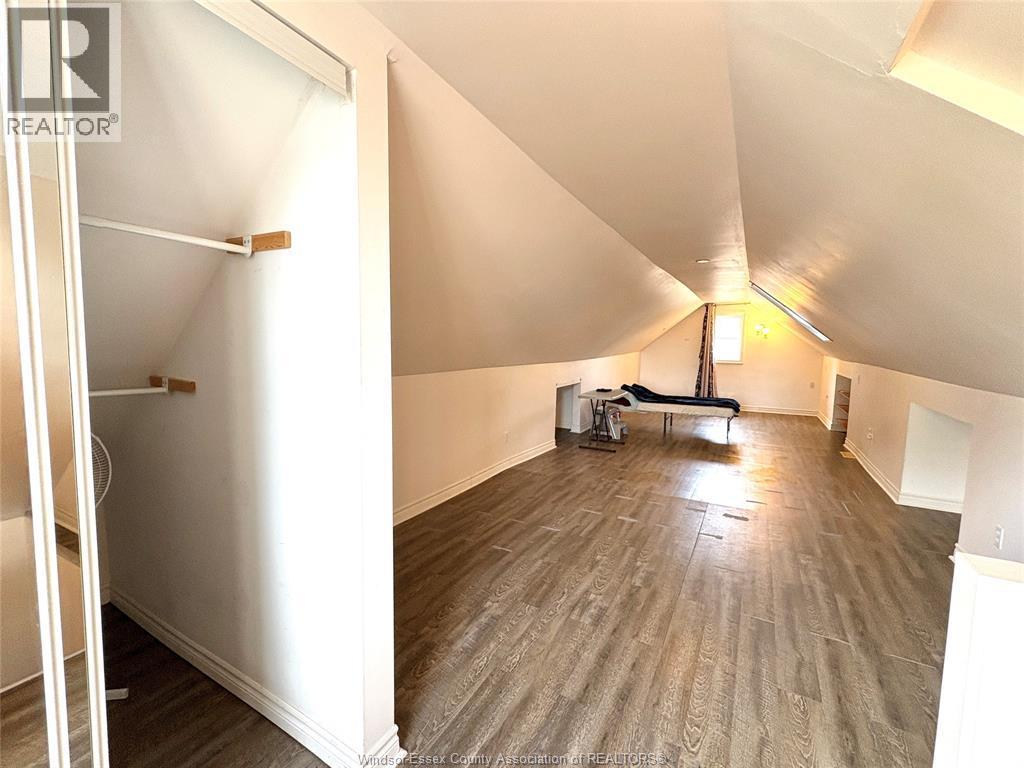 1794 Gladstone, Windsor, ON - Indoor Photo Showing Other Room