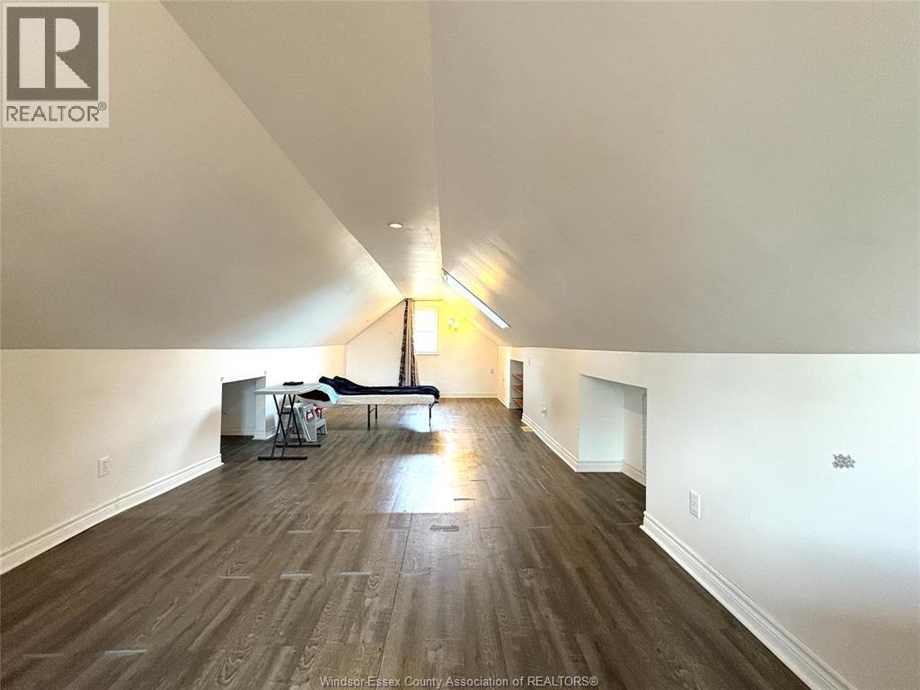 1794 Gladstone, Windsor, ON - Indoor Photo Showing Other Room