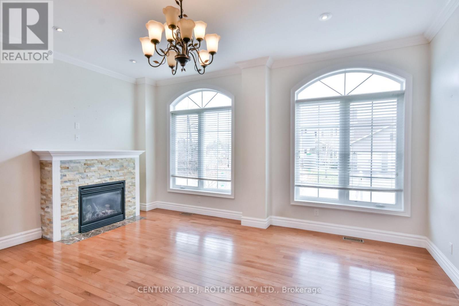 16 Gray Lane, Barrie, ON - Indoor Photo Showing Living Room With Fireplace