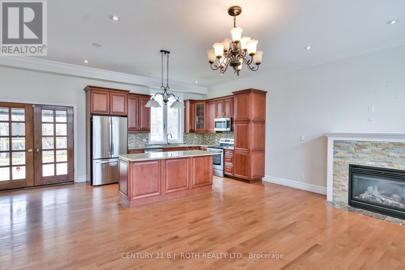 16 Gray Lane, Barrie, ON - Indoor Photo Showing Kitchen With Fireplace With Upgraded Kitchen