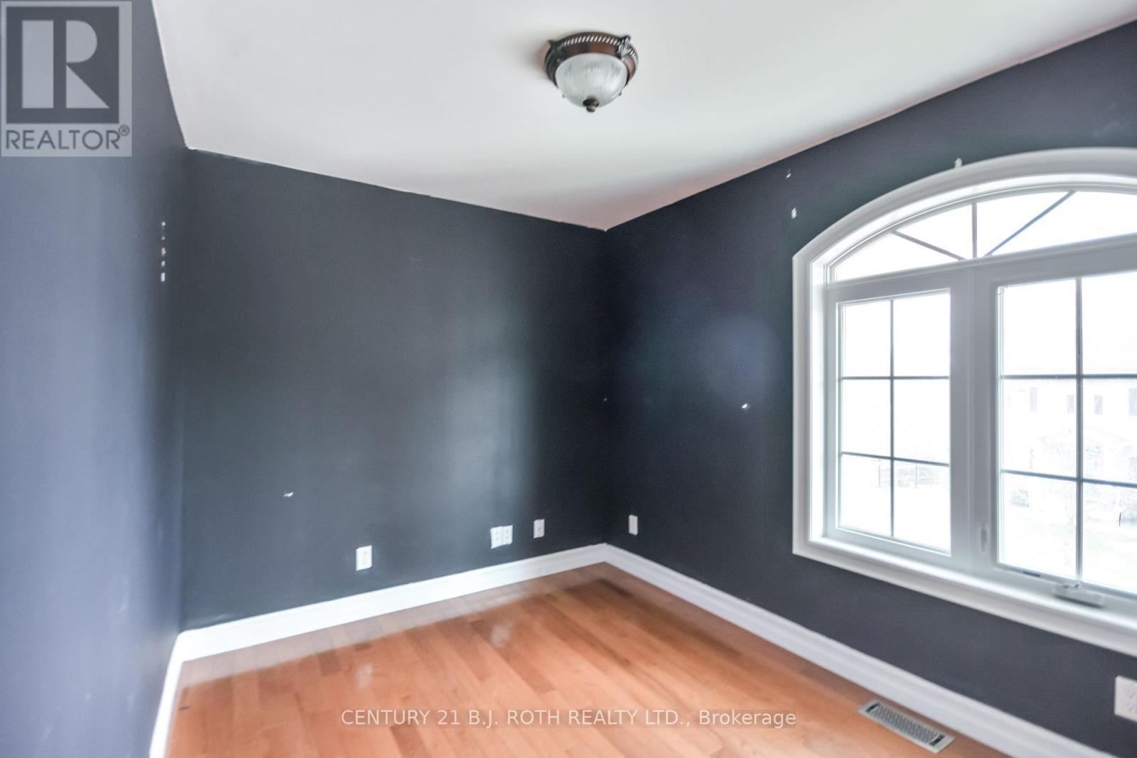 16 Gray Lane, Barrie, ON - Indoor Photo Showing Other Room