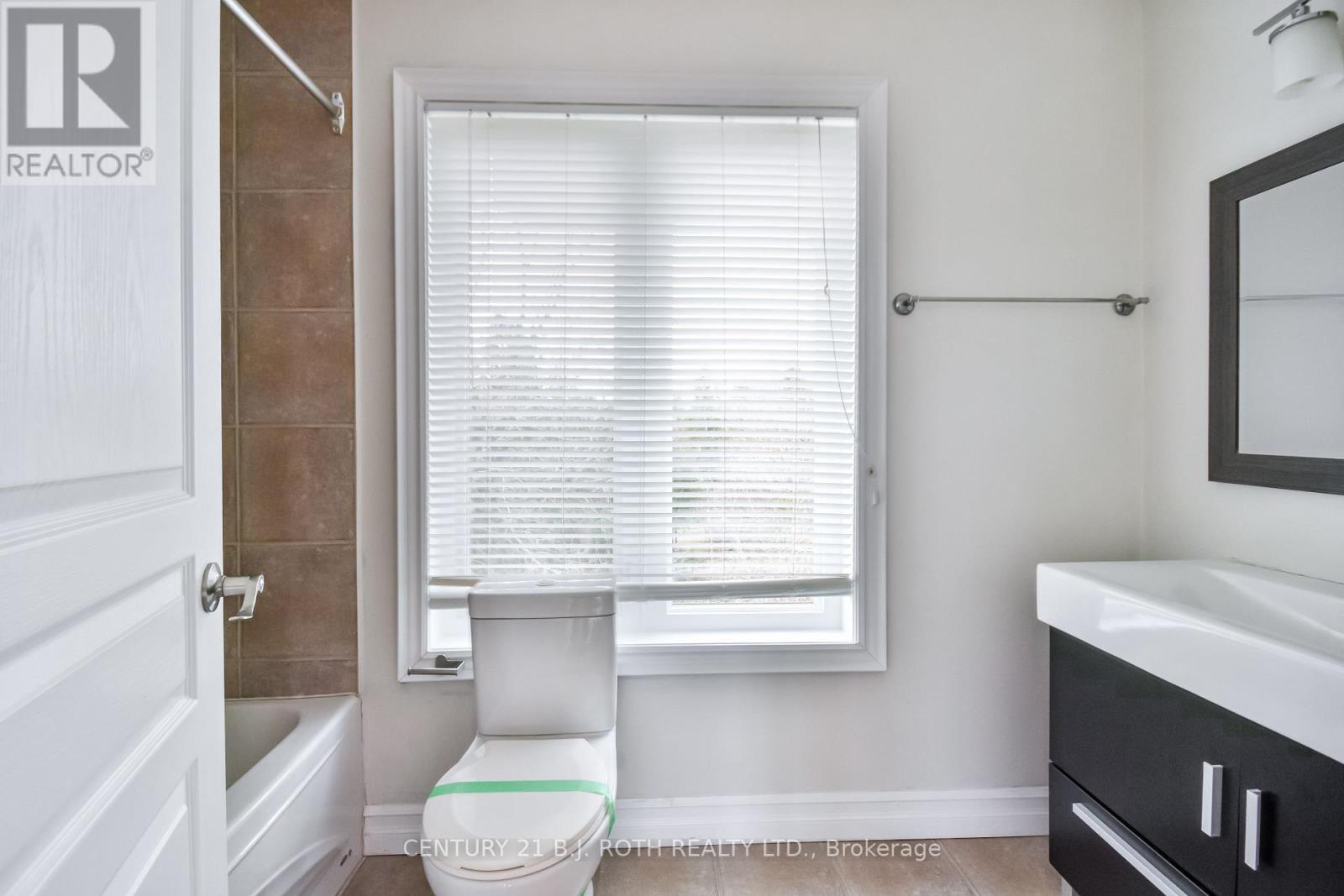 16 Gray Lane, Barrie, ON - Indoor Photo Showing Bathroom