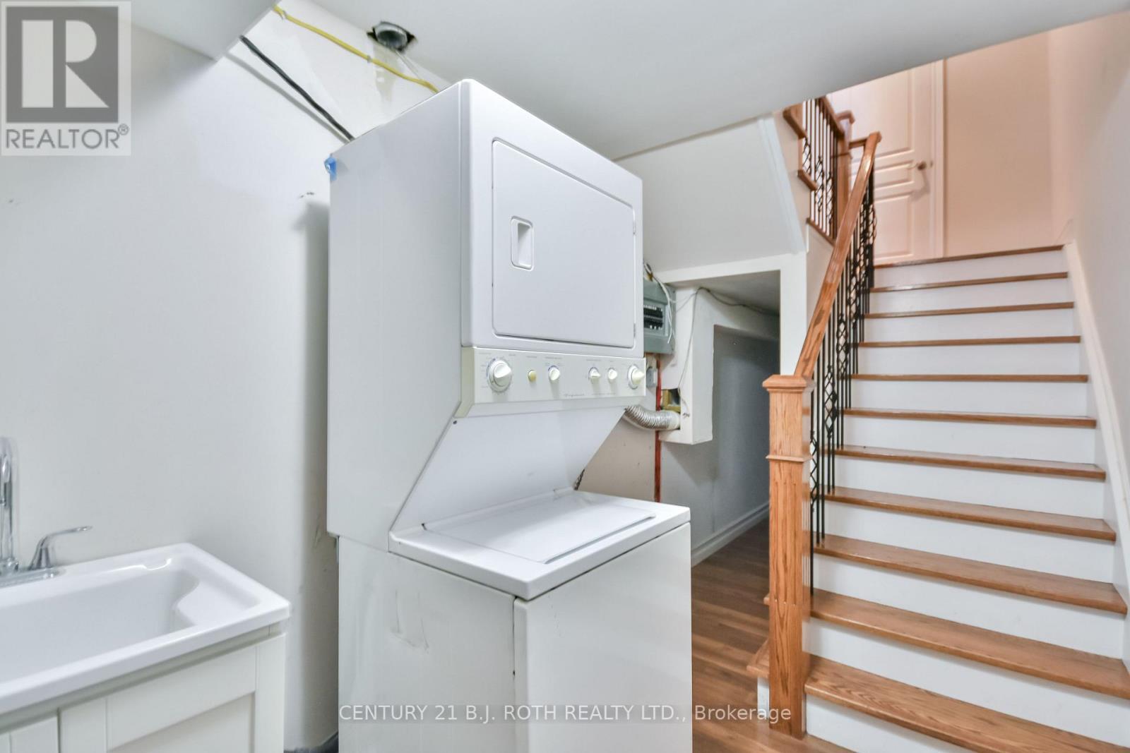 16 Gray Lane, Barrie, ON - Indoor Photo Showing Laundry Room