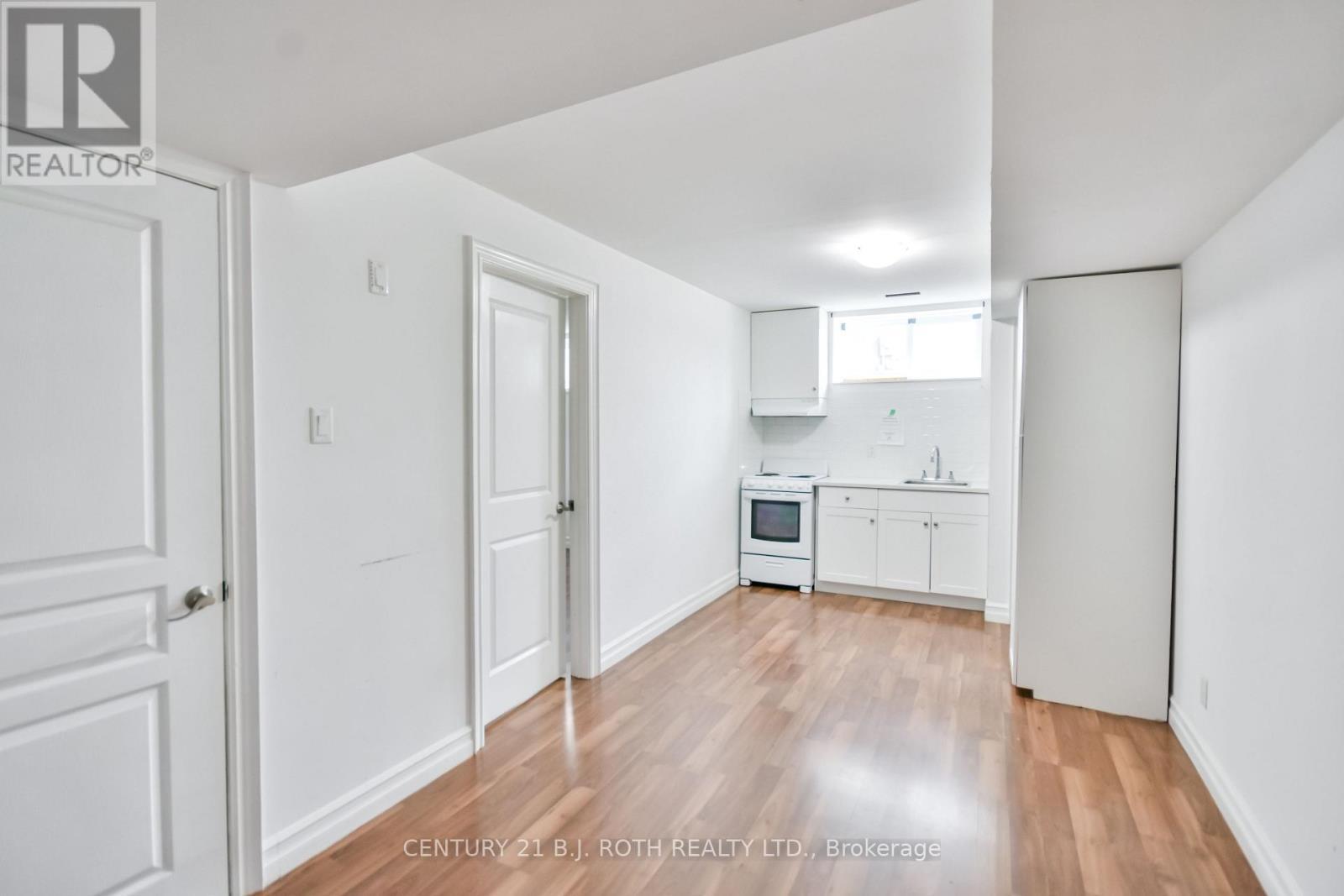 16 Gray Lane, Barrie, ON - Indoor Photo Showing Kitchen