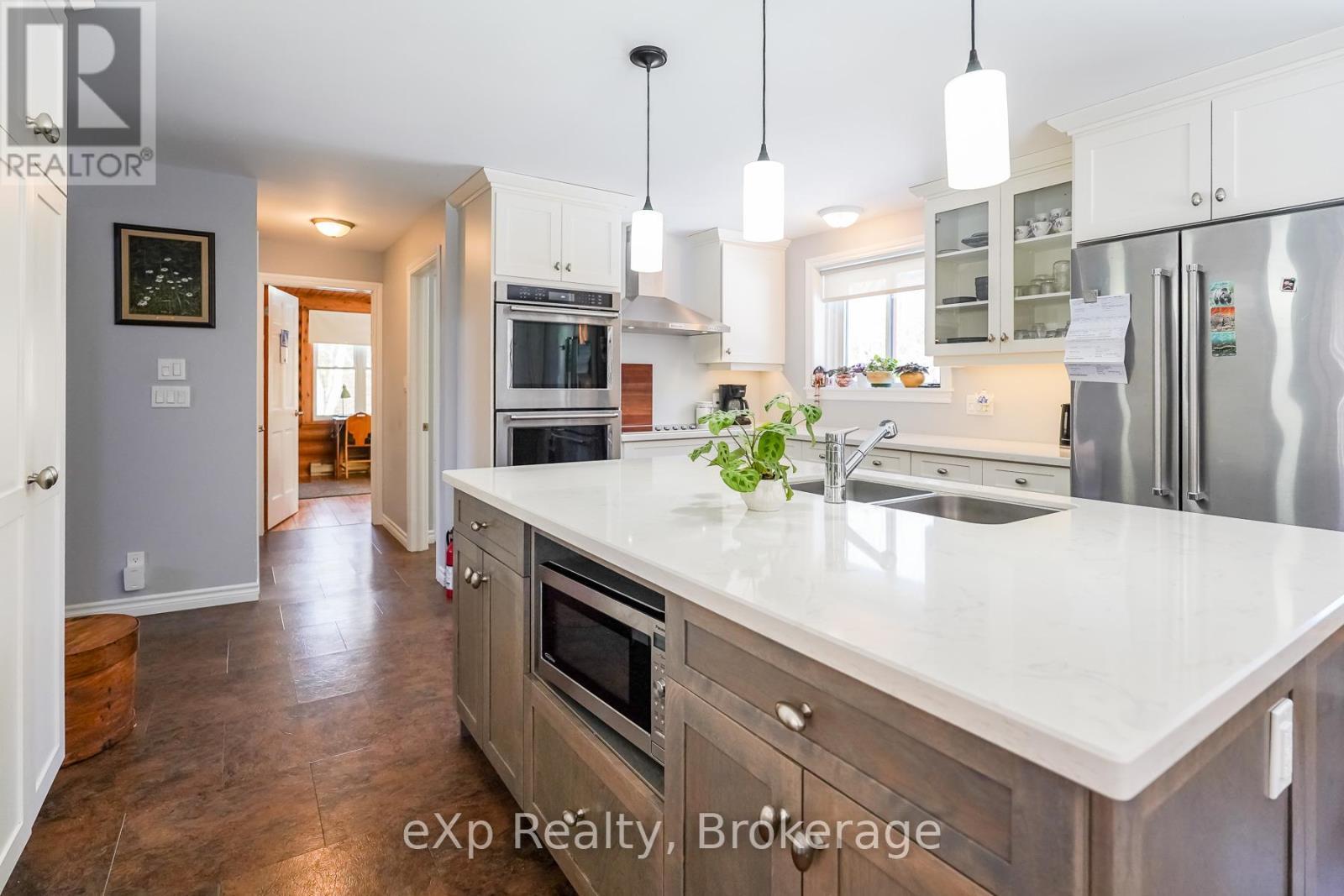 1483 Highway 6, South Bruce Peninsula, ON - Indoor Photo Showing Kitchen With Upgraded Kitchen