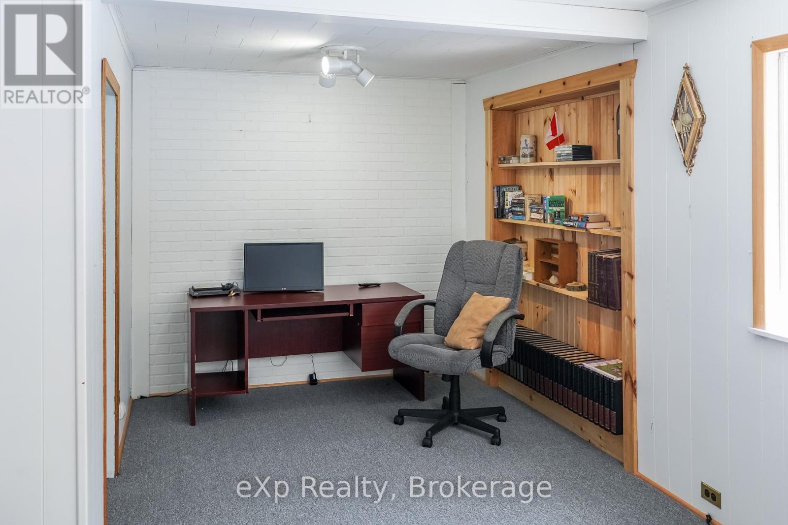 1483 Highway 6, South Bruce Peninsula, ON - Indoor Photo Showing Office