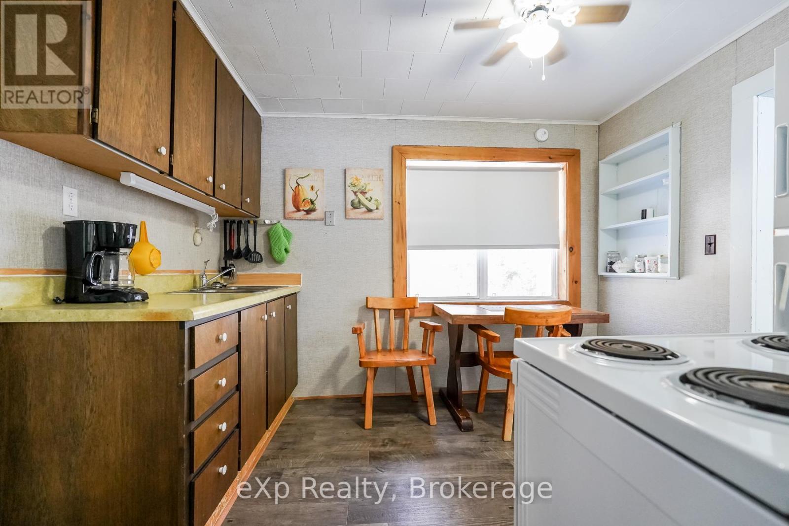 1483 Highway 6, South Bruce Peninsula, ON - Indoor Photo Showing Kitchen