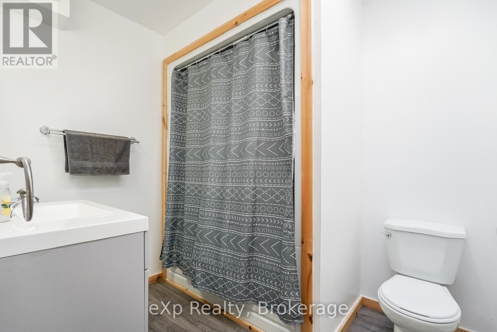 1483 Highway 6, South Bruce Peninsula, ON - Indoor Photo Showing Bathroom