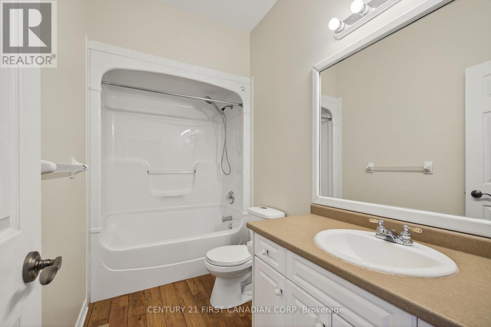 2616 Emerson Street, Strathroy-Caradoc (Mount Brydges), ON - Indoor Photo Showing Bathroom