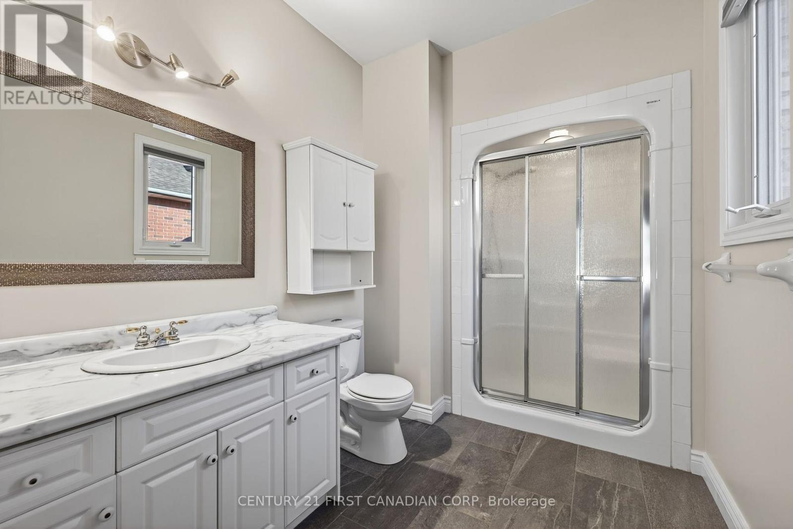 2616 Emerson Street, Strathroy-Caradoc (Mount Brydges), ON - Indoor Photo Showing Bathroom