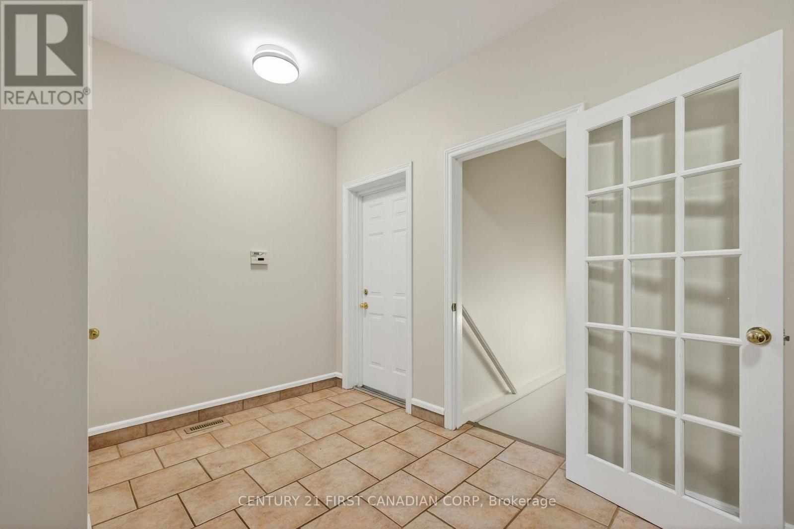 2616 Emerson Street, Strathroy-Caradoc (Mount Brydges), ON - Indoor Photo Showing Other Room