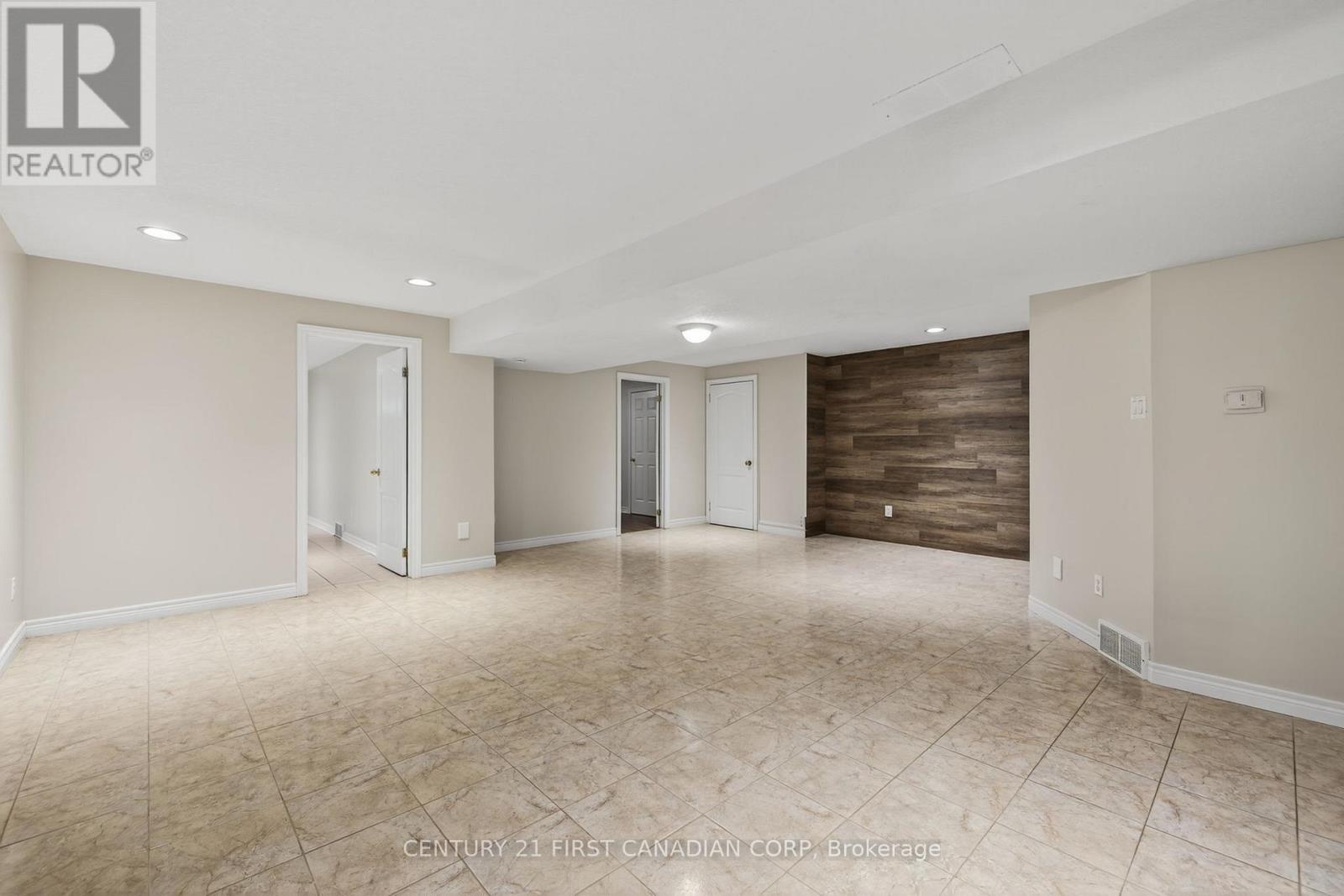 2616 Emerson Street, Strathroy-Caradoc (Mount Brydges), ON - Indoor Photo Showing Other Room