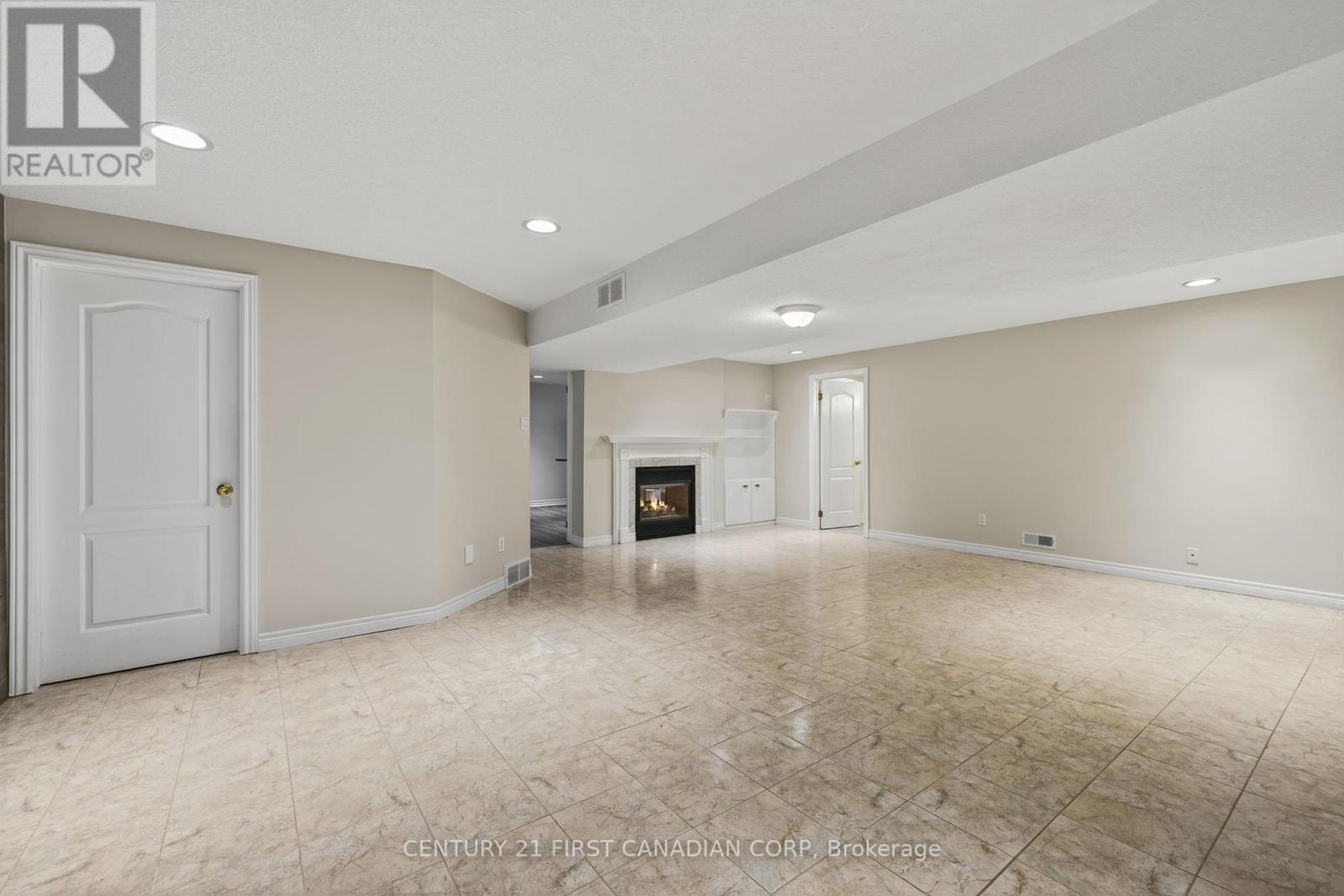 2616 Emerson Street, Strathroy-Caradoc (Mount Brydges), ON - Indoor Photo Showing Other Room With Fireplace
