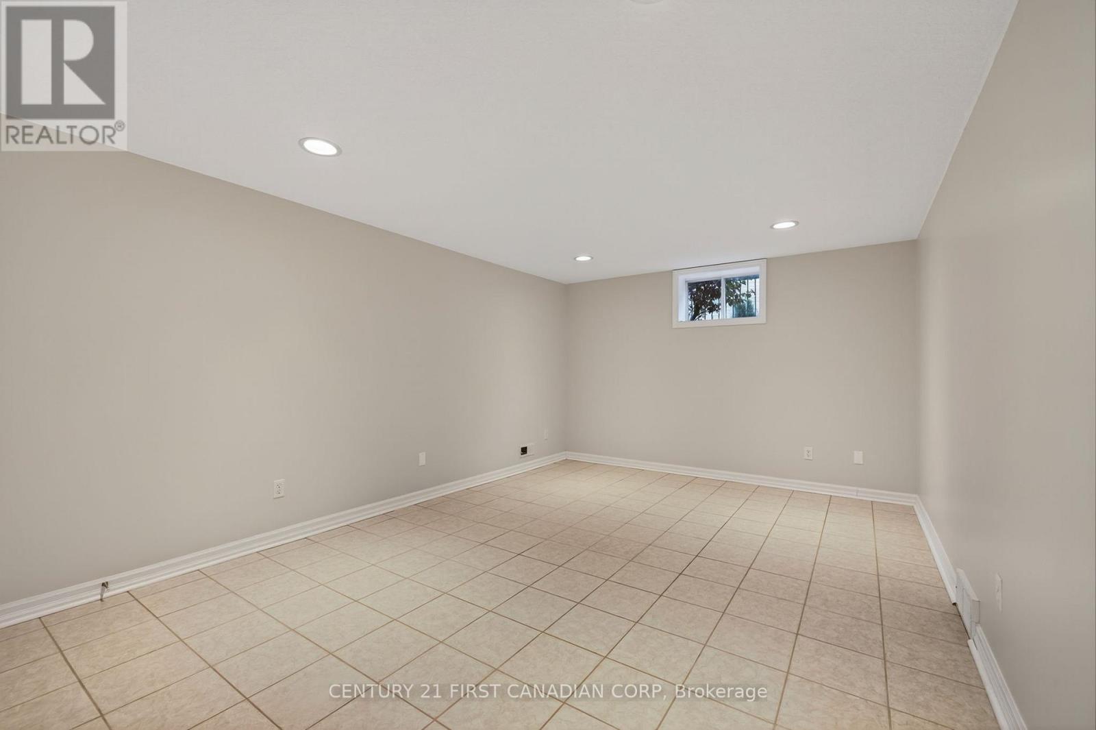 2616 Emerson Street, Strathroy-Caradoc (Mount Brydges), ON - Indoor Photo Showing Other Room