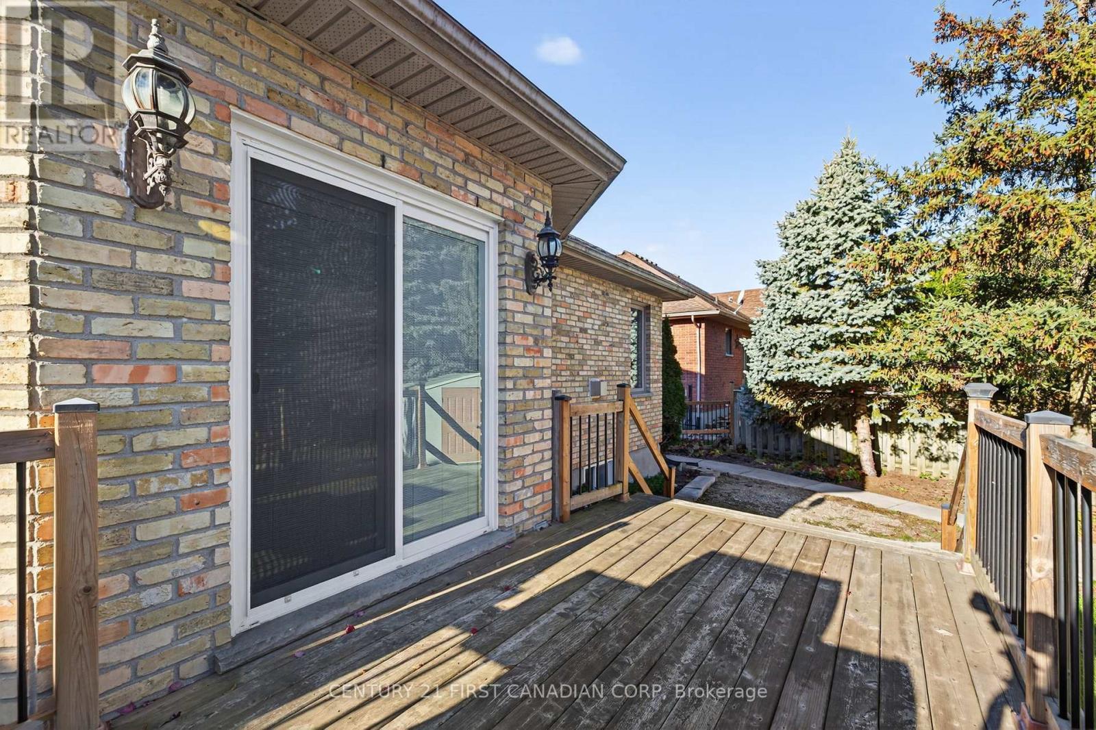 2616 Emerson Street, Strathroy-Caradoc (Mount Brydges), ON - Outdoor With Deck Patio Veranda