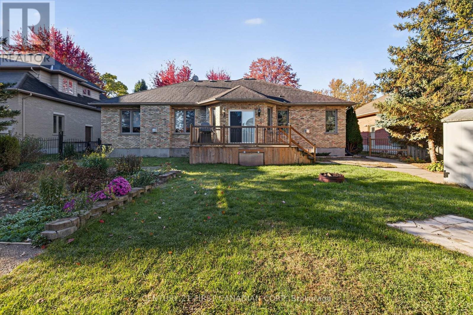 2616 Emerson Street, Strathroy-Caradoc (Mount Brydges), ON - Outdoor With Deck Patio Veranda