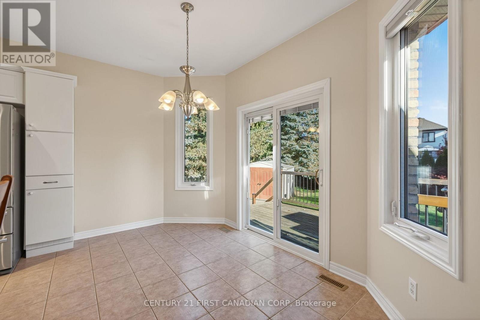 2616 Emerson Street, Strathroy-Caradoc (Mount Brydges), ON - Indoor Photo Showing Other Room