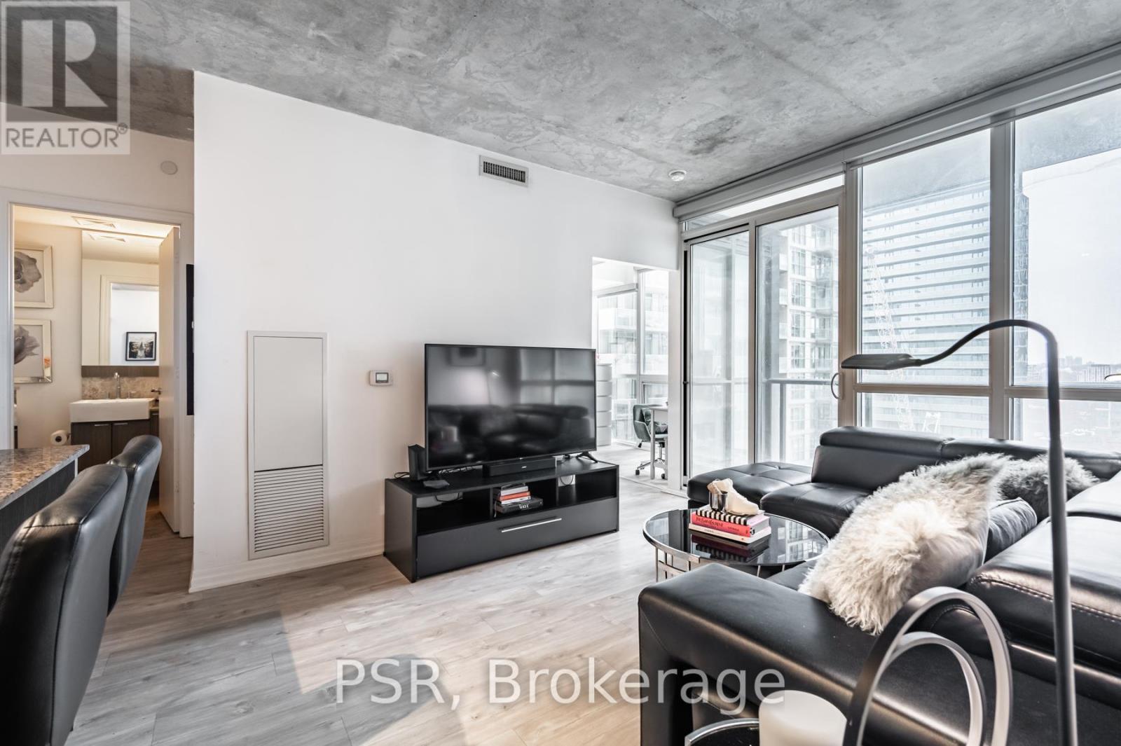 2101 - 88 Blue Jays Way, Toronto, ON - Indoor Photo Showing Living Room