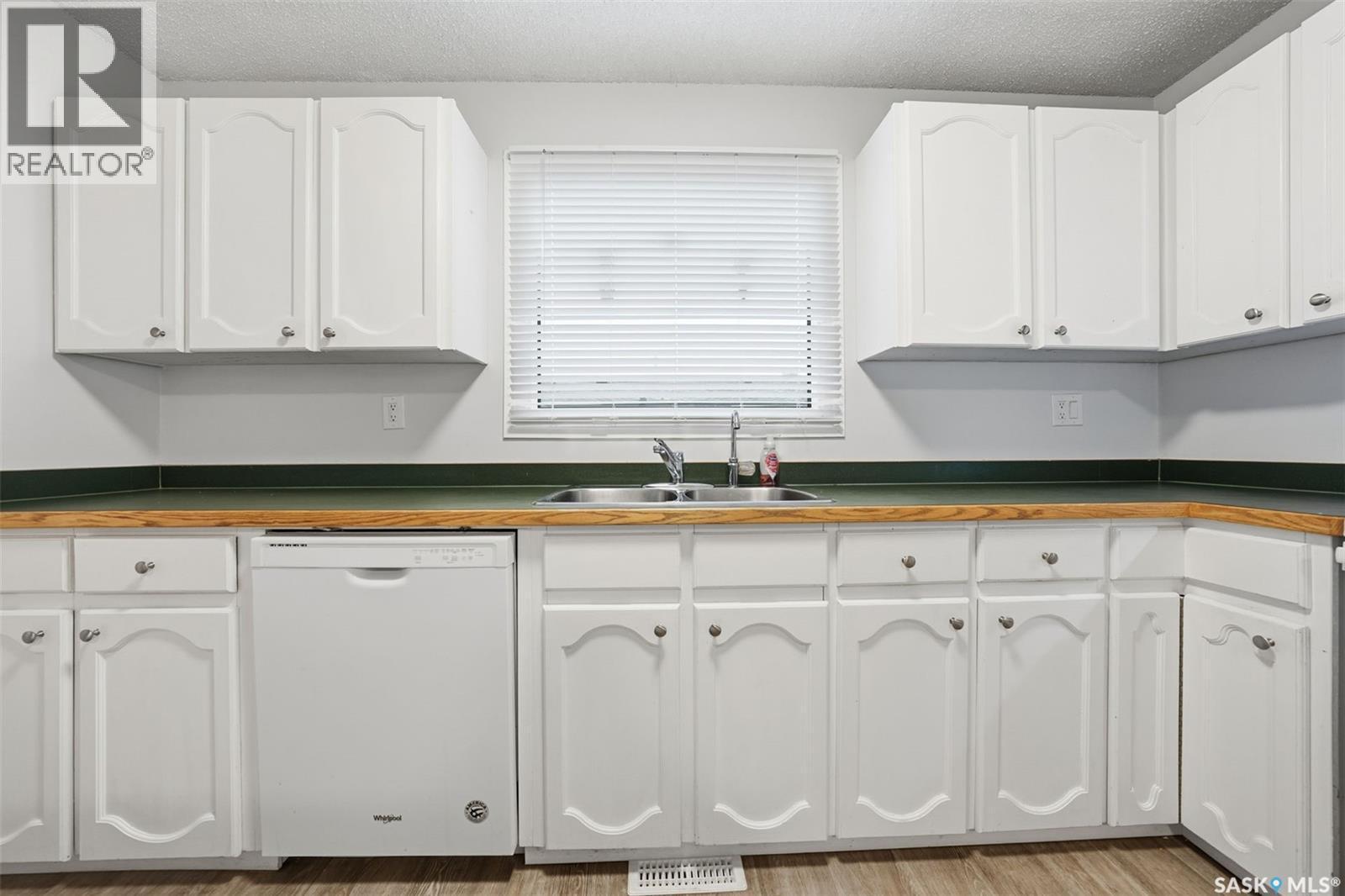 204 7Th Avenue W, Watrous, SK - Indoor Photo Showing Kitchen With Double Sink