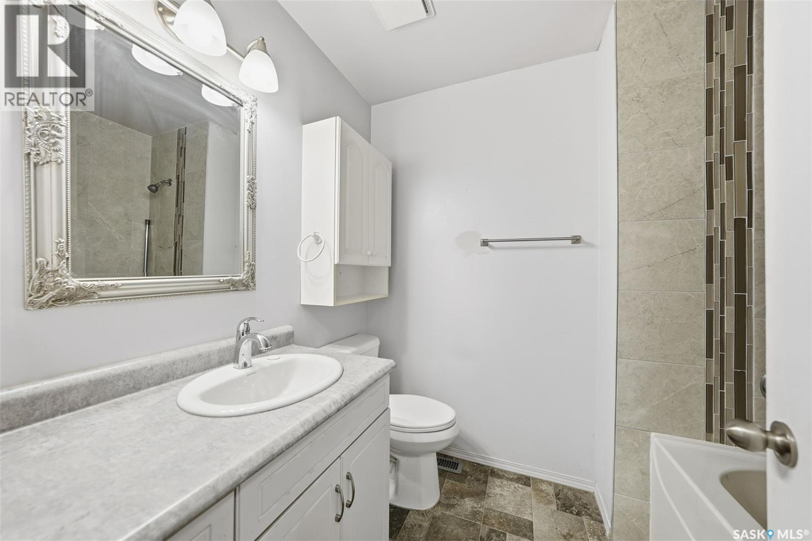 204 7Th Avenue W, Watrous, SK - Indoor Photo Showing Bathroom