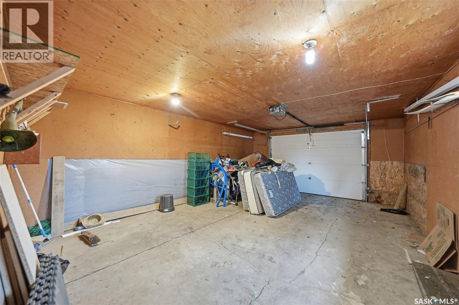 204 7Th Avenue W, Watrous, SK - Indoor Photo Showing Garage
