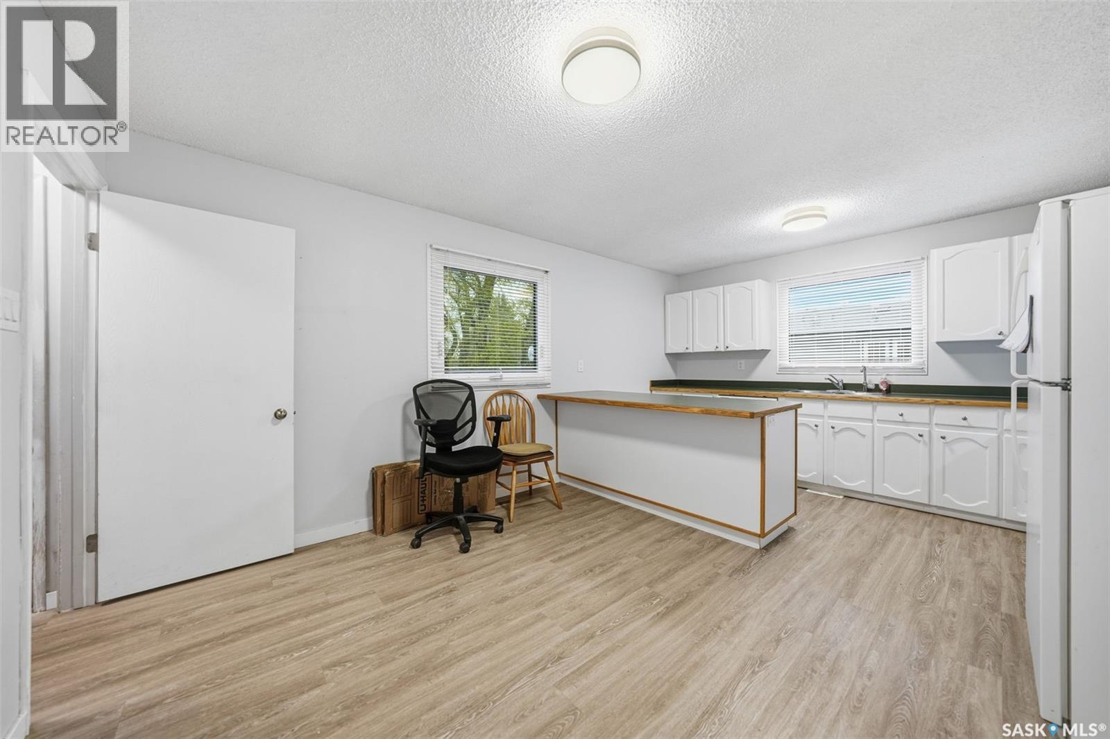 204 7Th Avenue W, Watrous, SK - Indoor Photo Showing Kitchen With Double Sink