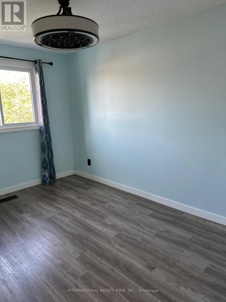 130 Sekura Crescent, Cambridge, ON - Indoor Photo Showing Other Room