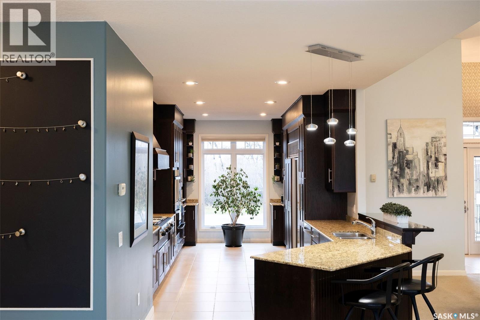 15 Broadway Street S, Redvers, SK - Indoor