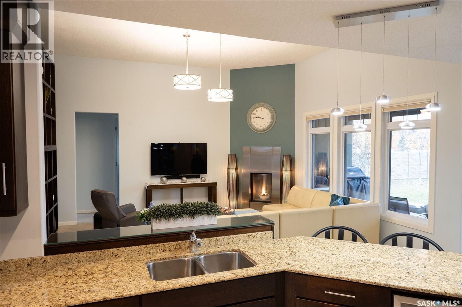 15 Broadway Street S, Redvers, SK - Indoor