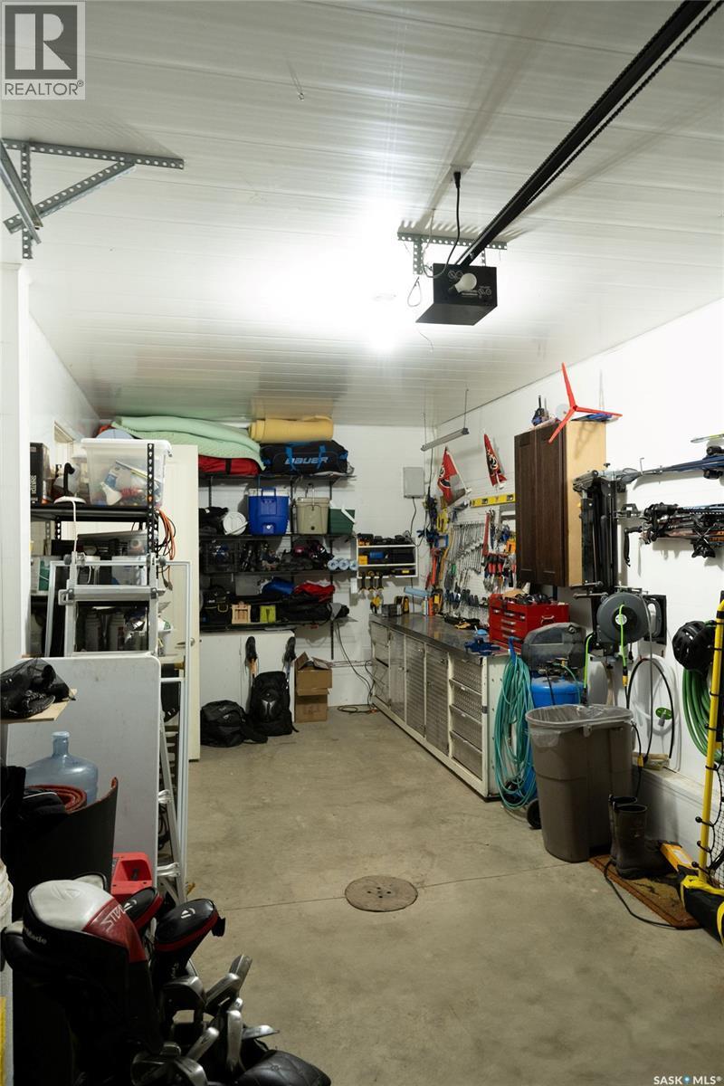 15 Broadway Street S, Redvers, SK - Indoor Photo Showing Garage