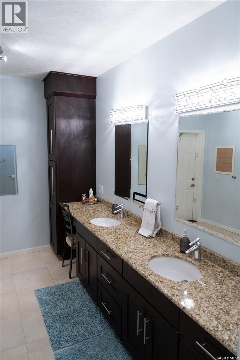 15 Broadway Street S, Redvers, SK - Indoor Photo Showing Bathroom