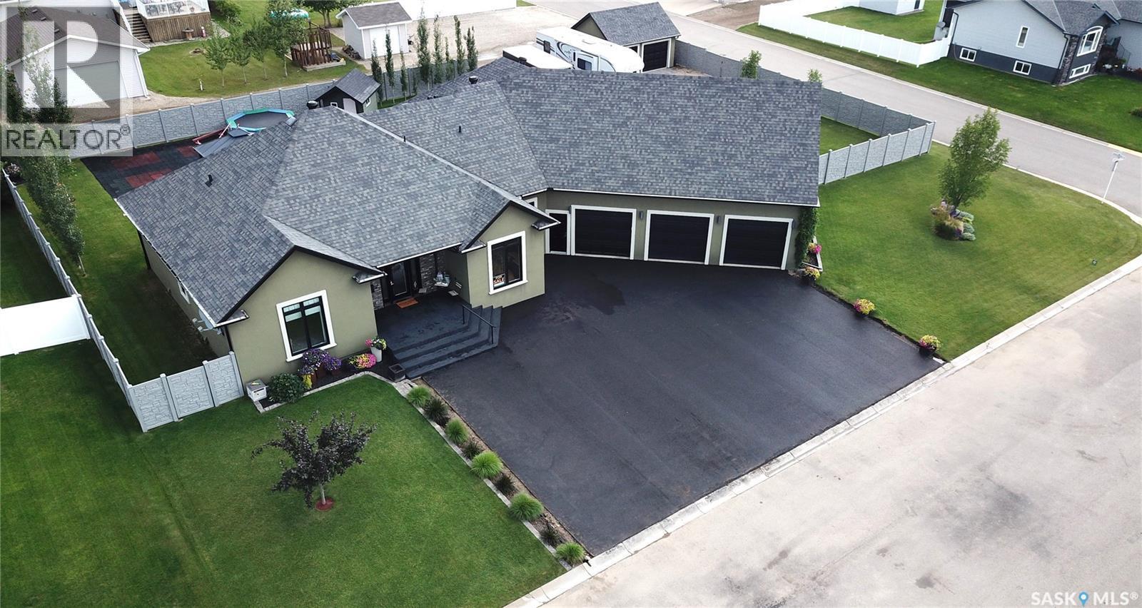 15 Broadway Street S, Redvers, SK - Outdoor