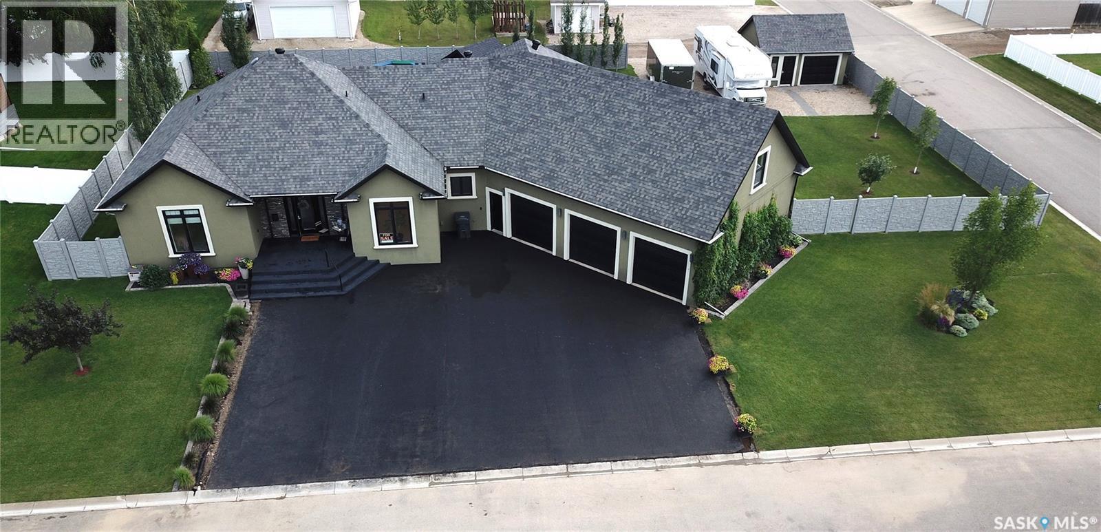 15 Broadway Street S, Redvers, SK - Outdoor