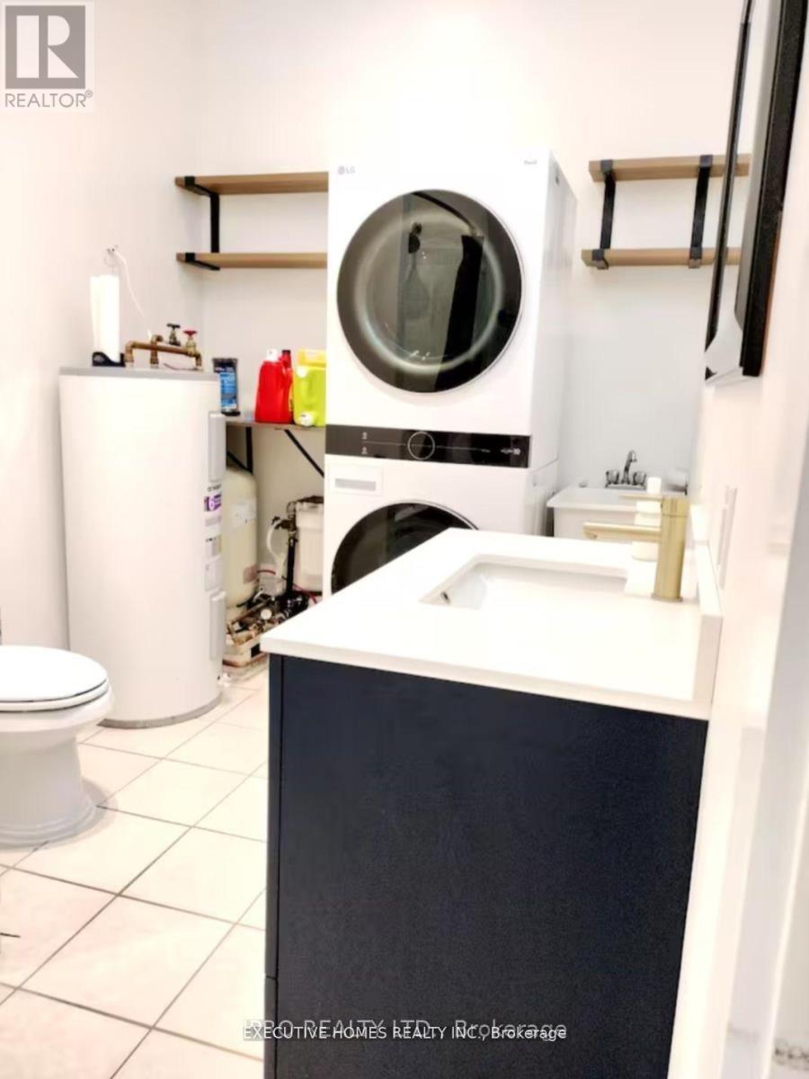 39 Long Point Road, Tay, ON - Indoor Photo Showing Bathroom