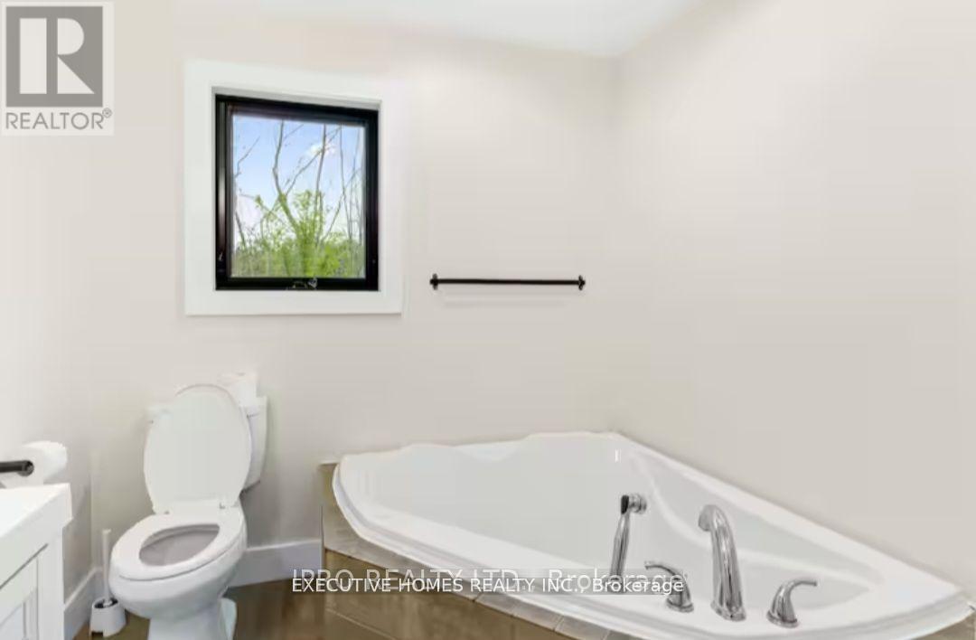 39 Long Point Road, Tay, ON - Indoor Photo Showing Bathroom