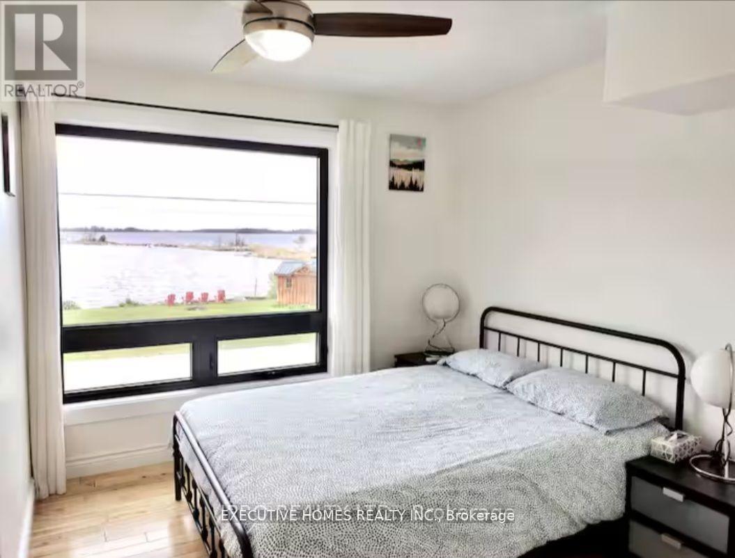 39 Long Point Road, Tay, ON - Indoor Photo Showing Bedroom