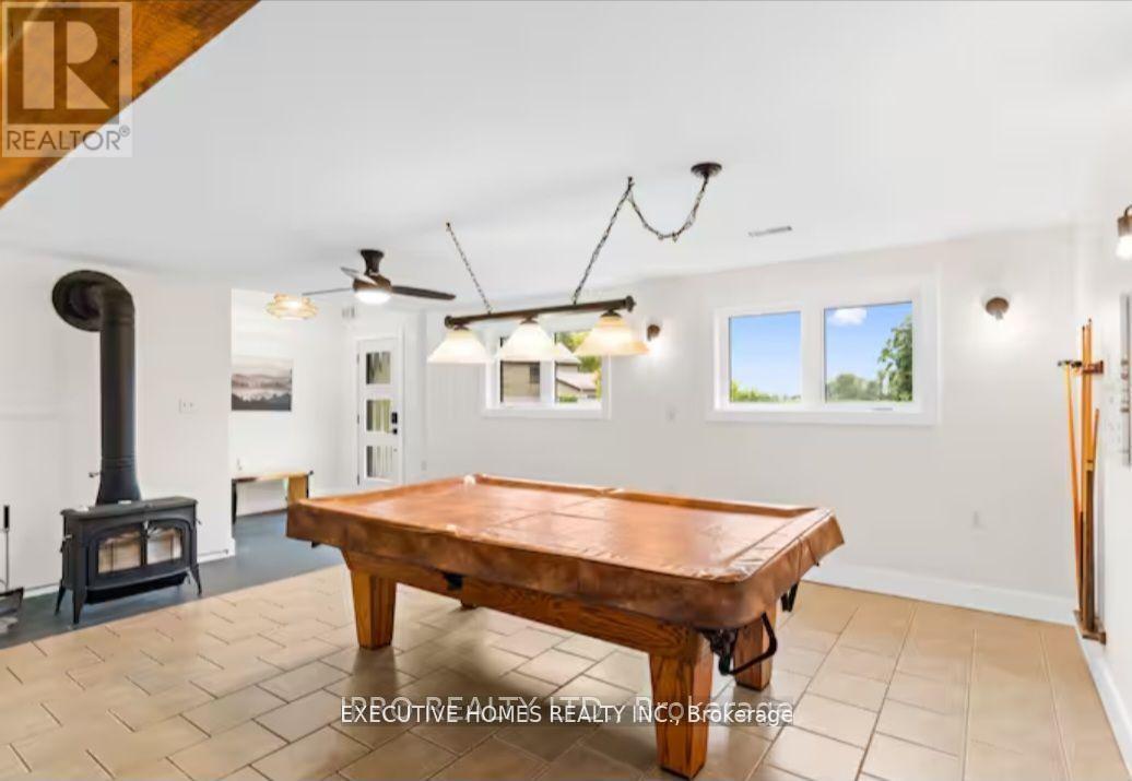 39 Long Point Road, Tay, ON - Indoor Photo Showing Other Room