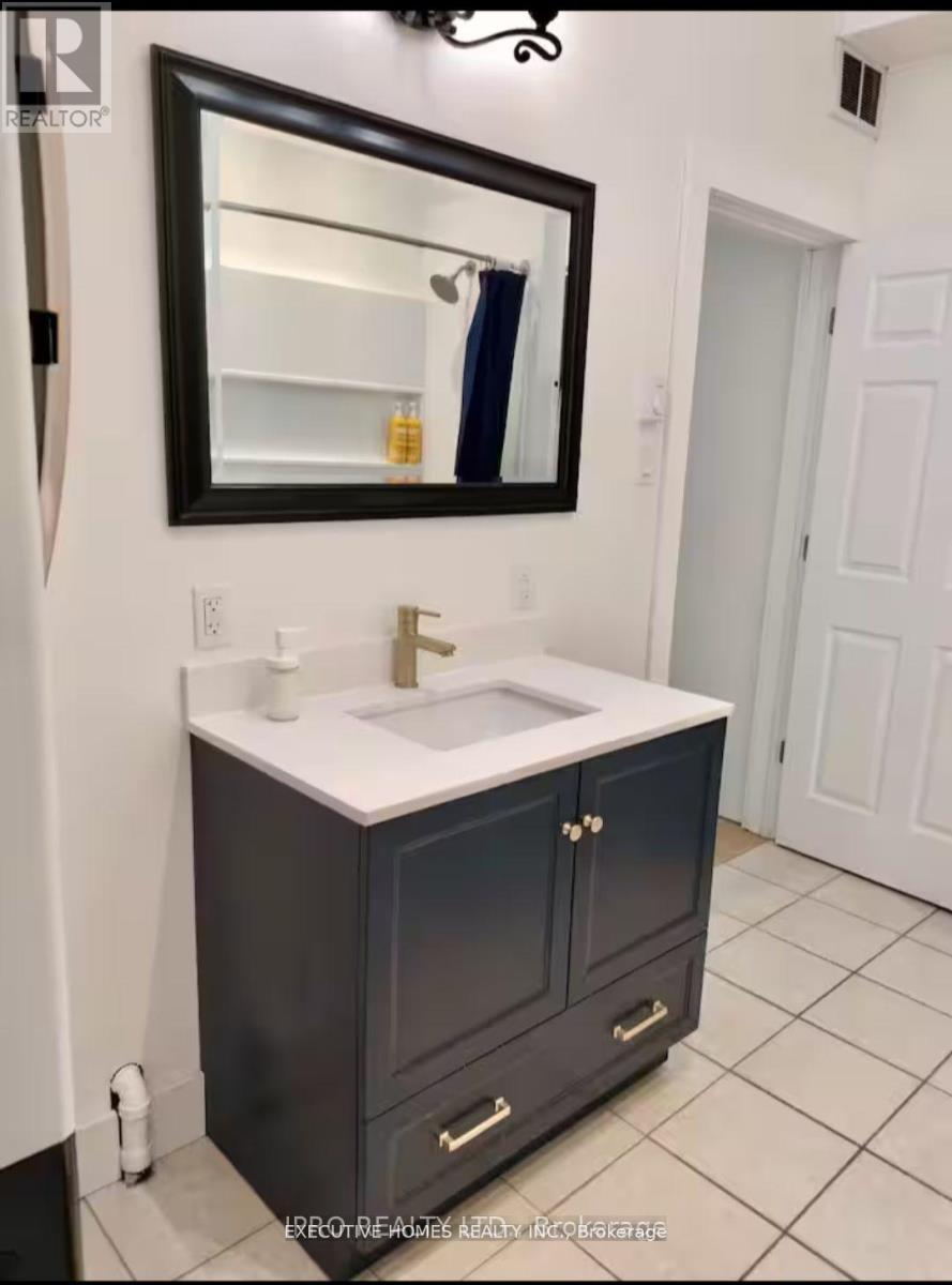 39 Long Point Road, Tay, ON - Indoor Photo Showing Bathroom