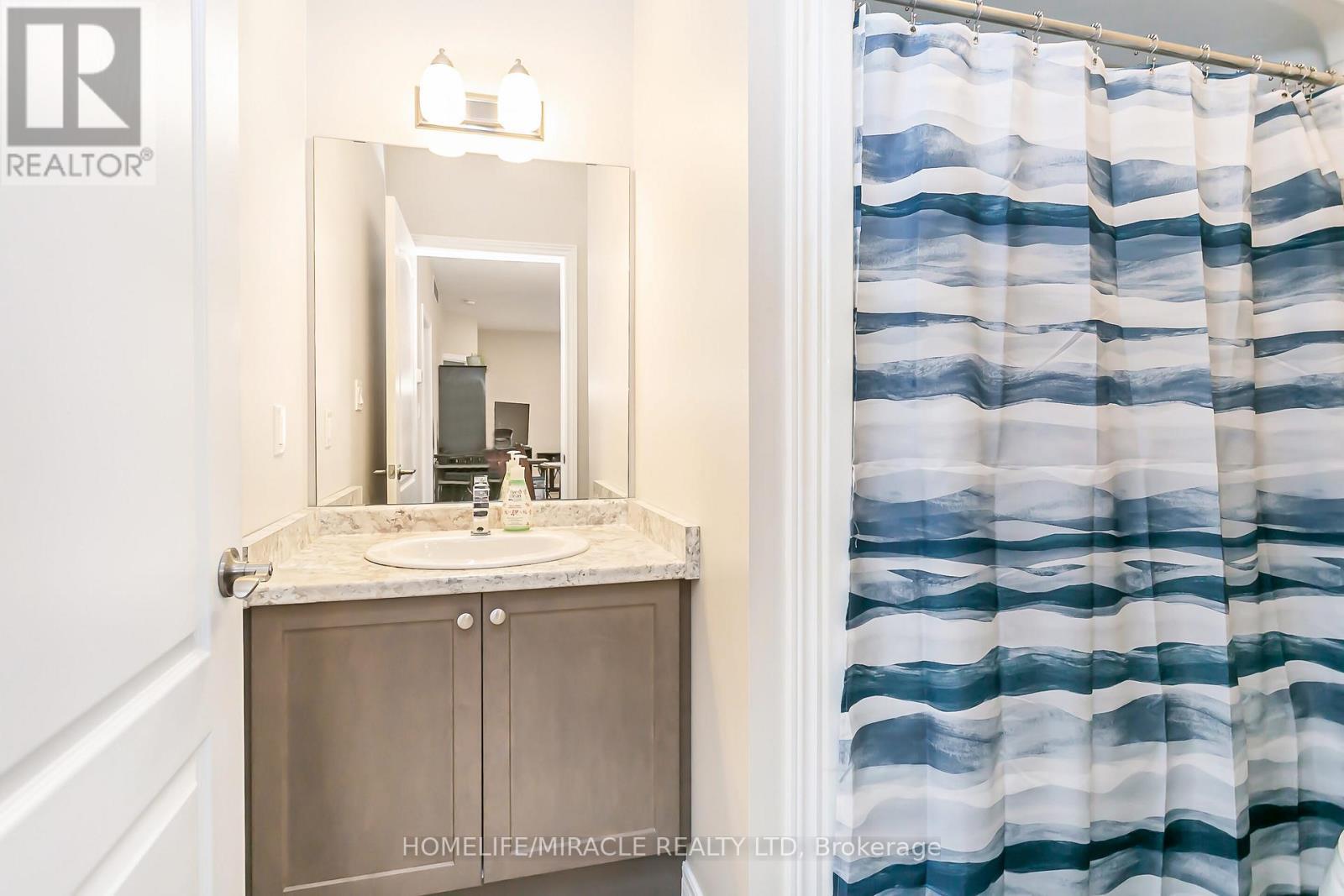 15 Tucker Street, Thorold, ON - Indoor Photo Showing Bathroom