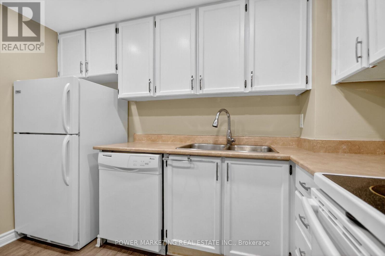 2806 - 500 Laurier Avenue W, Ottawa, ON - Indoor Photo Showing Kitchen With Double Sink